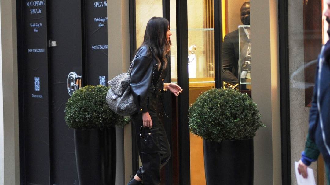 Madalina Ghenea snimljena u Milanu s Leonardom DiCaprijem