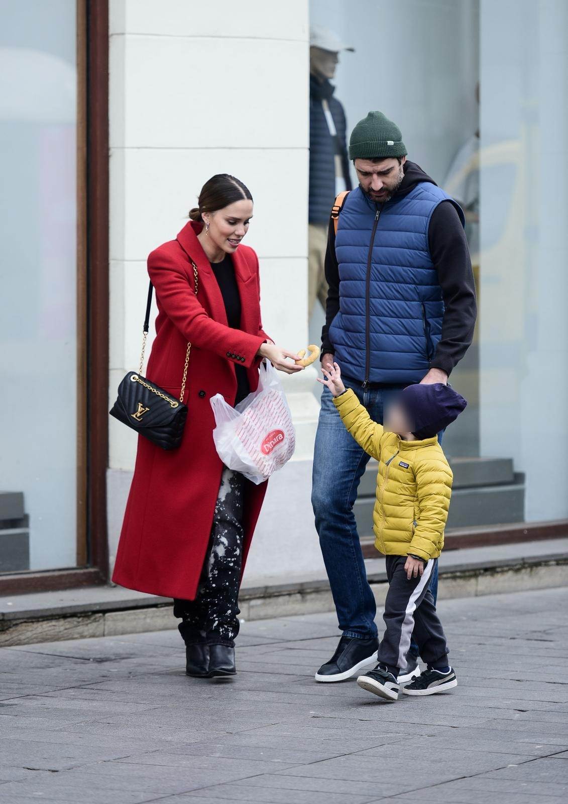 Vedran Ćorluka i Franka Batelić sa sinom na zagrebačkoj špici