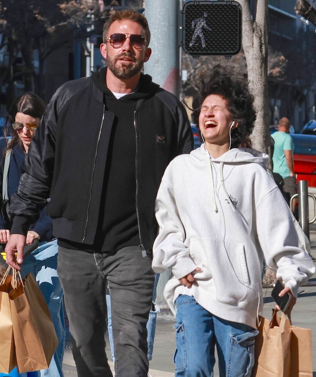 Ben Affleck i Emme Maribel Muniz u šetnji