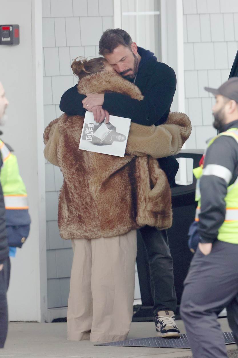 Susret Bena Afflecka i Jennifer Lopez na aerodromu