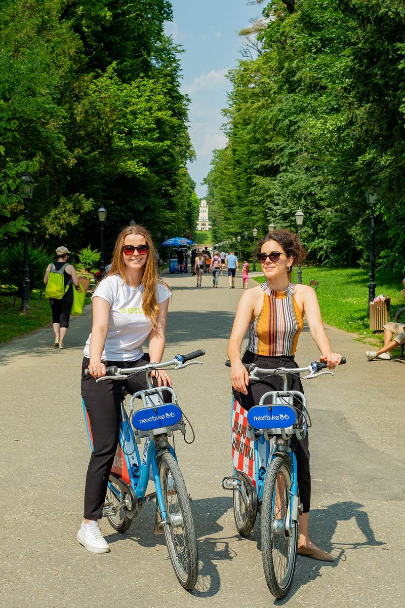 Da bismo brže stigli od jedne radionice do druge, po maksimirskim puteljcima vozili smo se biciklima Next bike, sustavom javnih gradskih bicikala.jpg