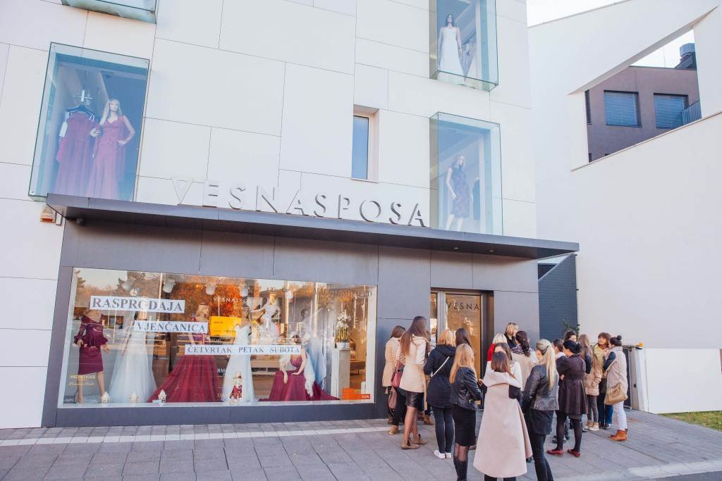 Stampedo mladenki na rasprodaju vjenčanica u Vesna SPOSA!