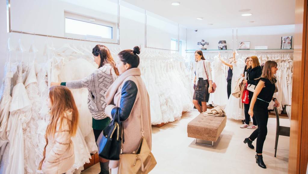 Stampedo mladenki na rasprodaju vjenčanica u Vesna SPOSA!