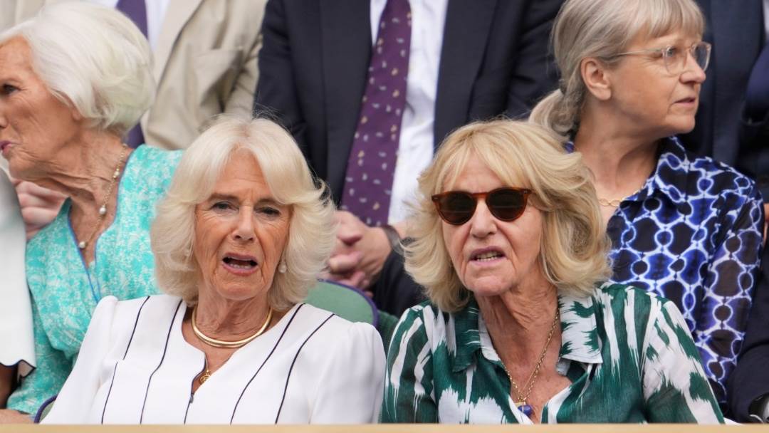 Camilla Parker Bowles sa sestrom Annabel Elliot