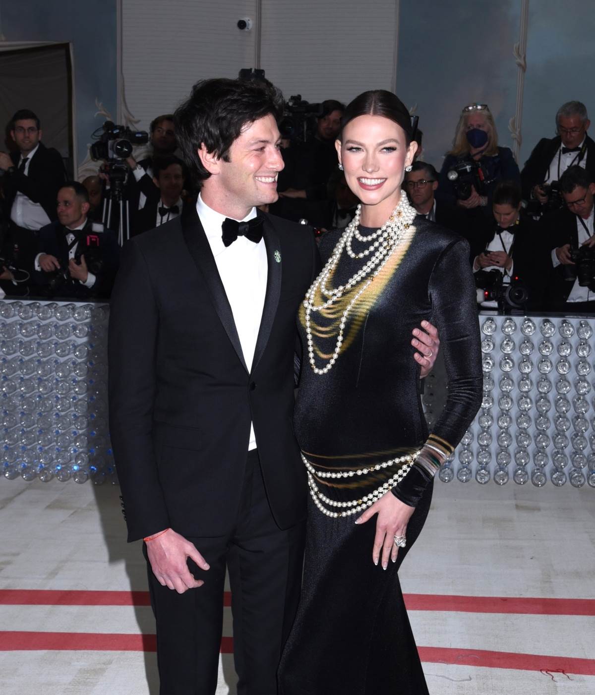 Karlie Kloss i Joshua Kushner na Met Gali 2023.