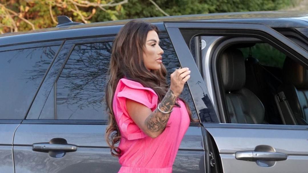 Katie Price u krznenim šlapama