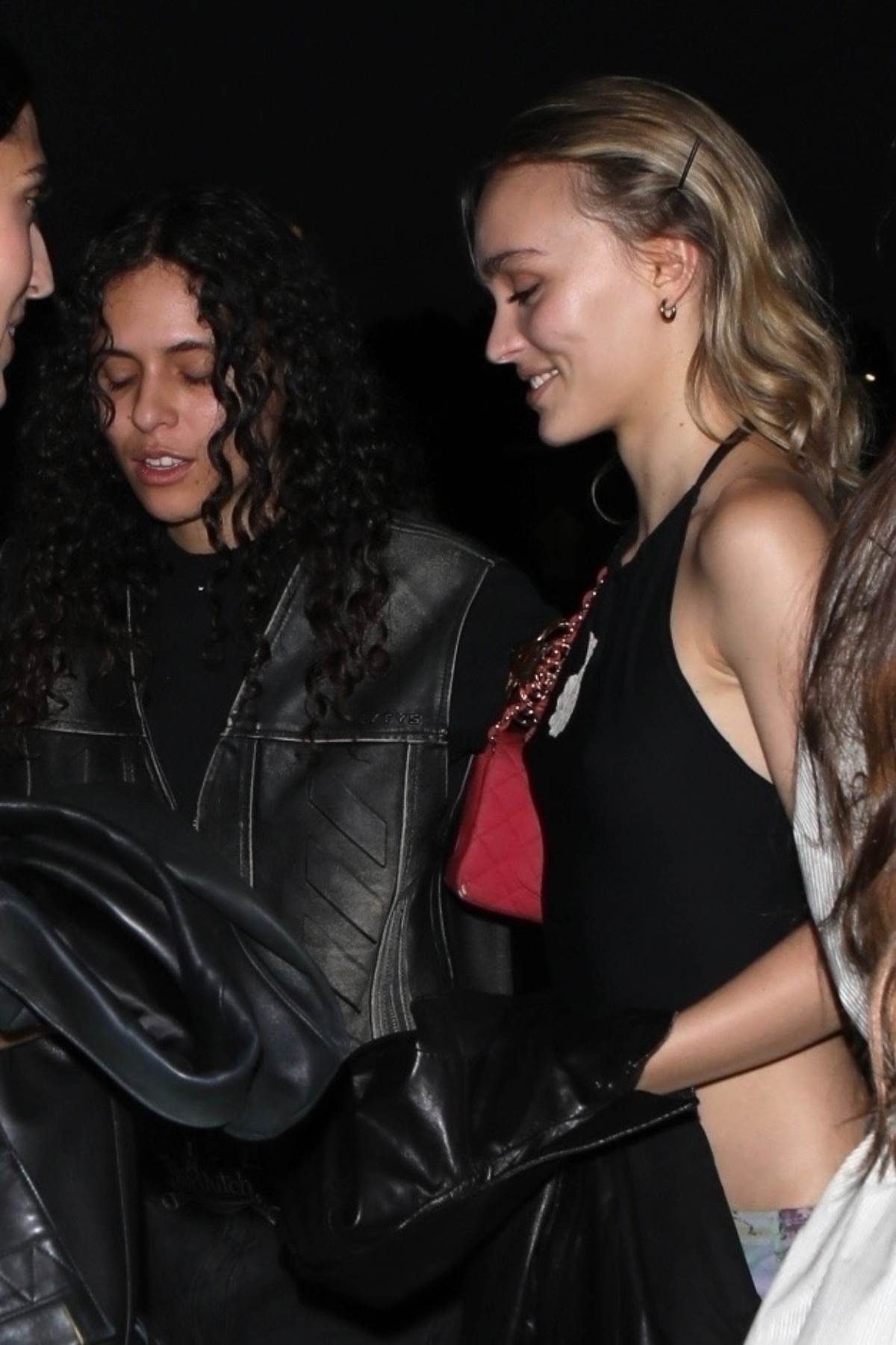 Lily-Rose Depp i njezina djevojka 070 Shake bježale su od paparazza.