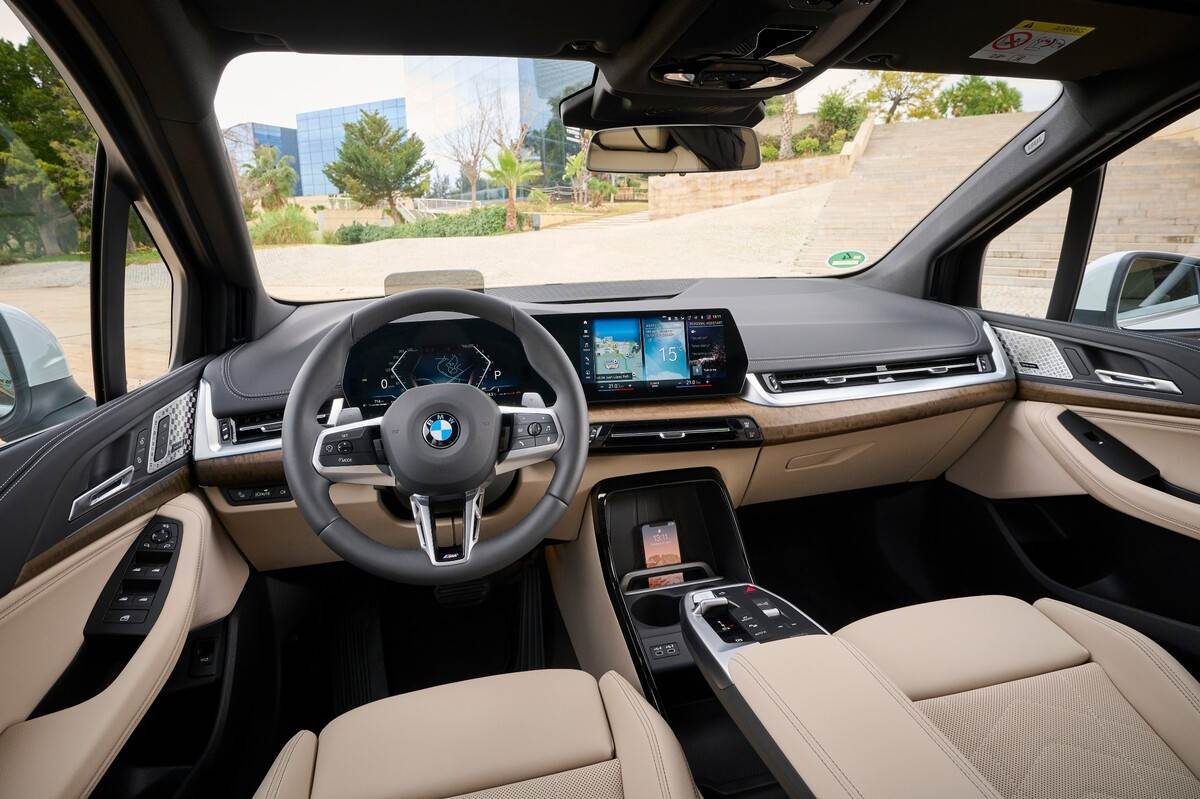 _lowRes_bmw-220i-active-tour.jpg