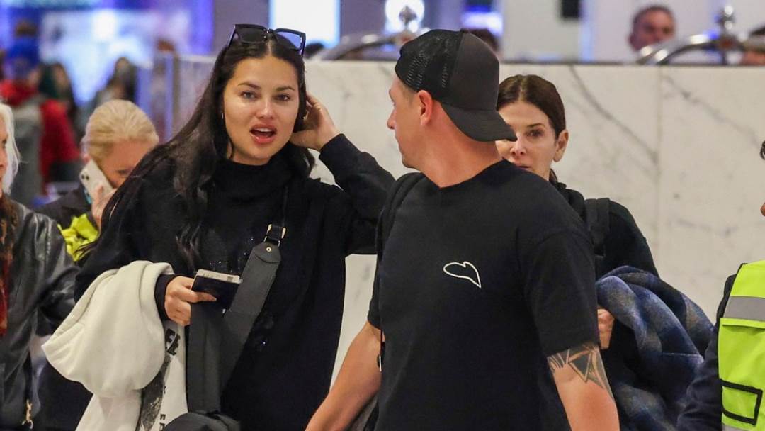 Adriana Lima na aerodromu bez šminke