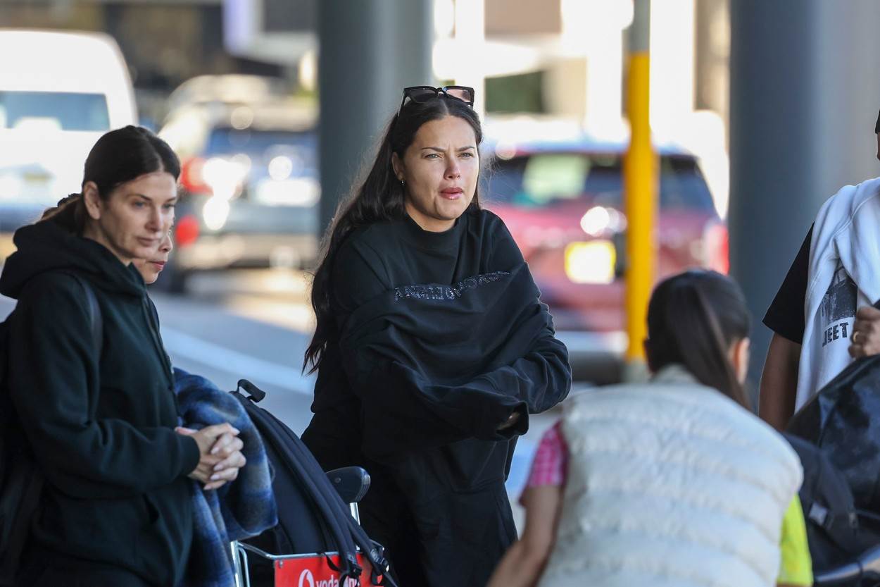 Adriana Lima na aerodromu bez šminke