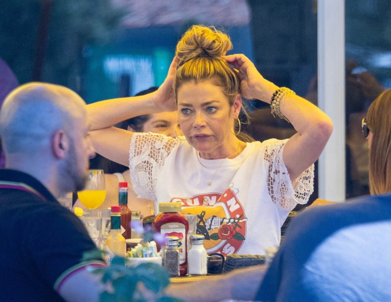 Denise Richards na večeri u ležernom izdanju