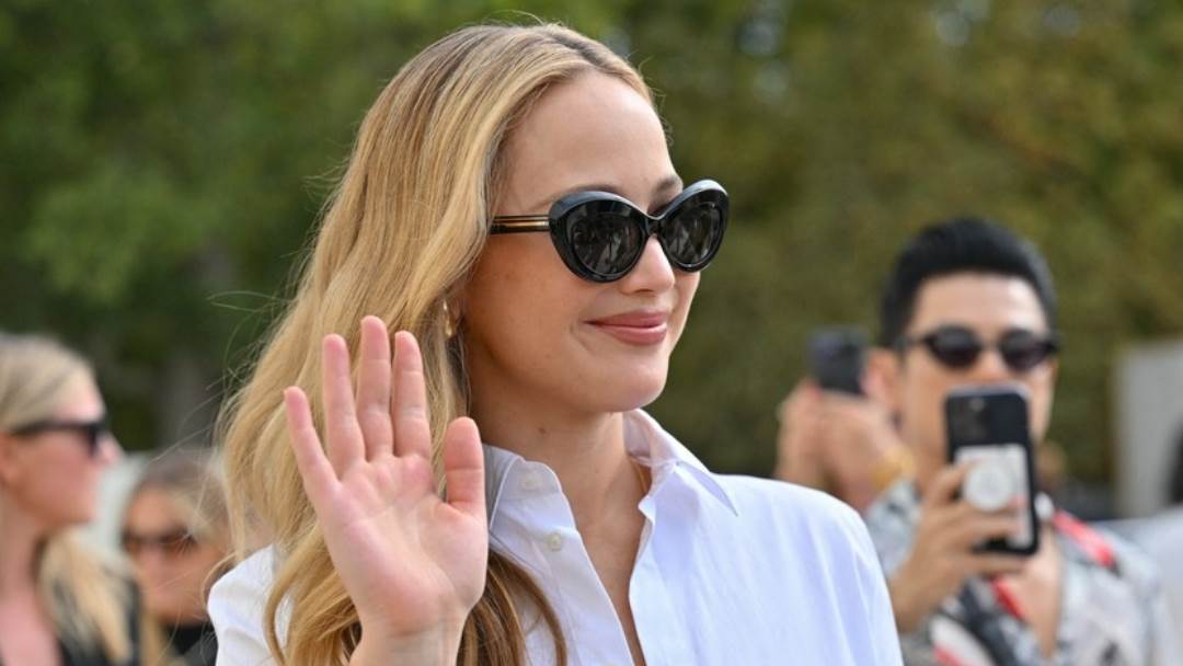 Jennifer Lawrence na reviji Christiana Diora u Parizu 2023