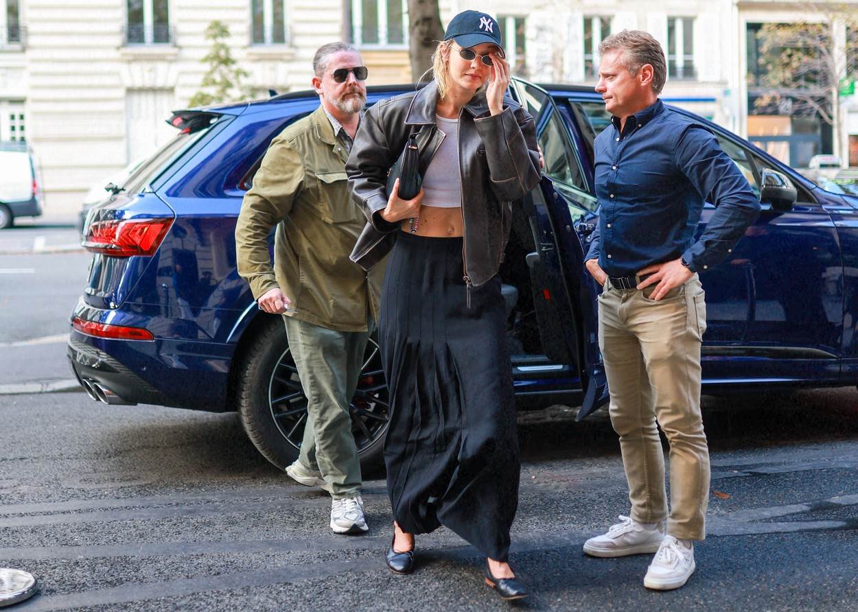 Gigi Hadid nosi Mango kožnu jaknu