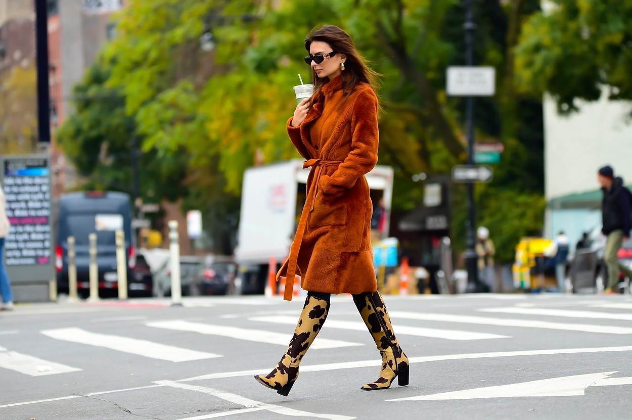 Emily Ratajkowski animal print čizme jesen 2023