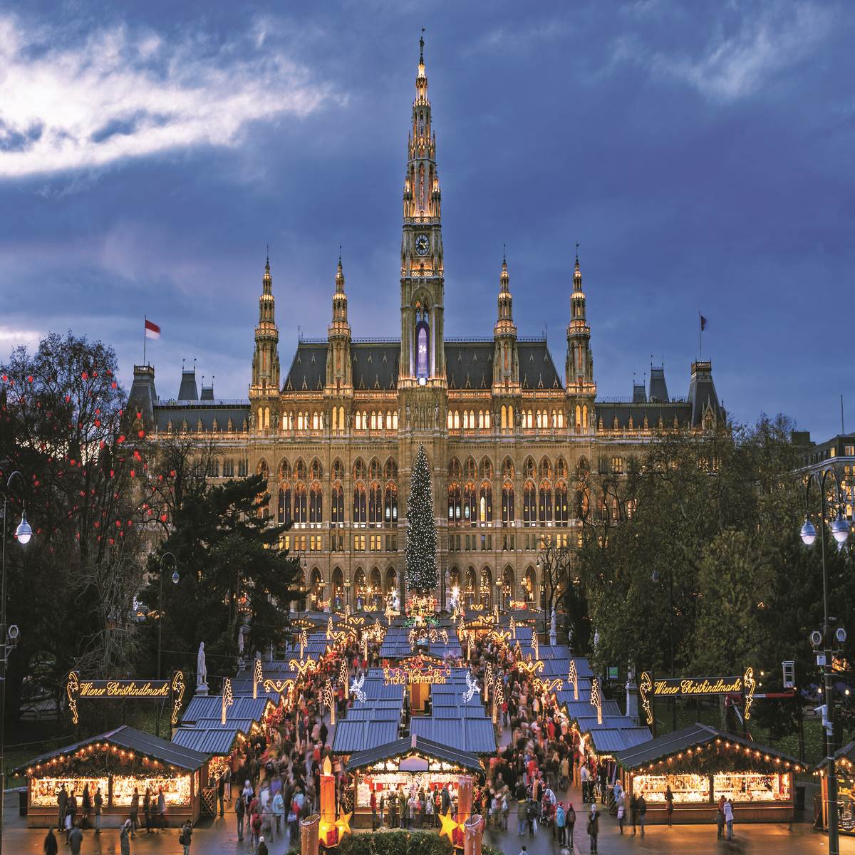 Sajam u Beču održava se u središtu grada, ispred Gradske vijećnice - Christkindlmarkt svakoga prosinca privlači desetke tisuća ljudi koji ga obožavaju