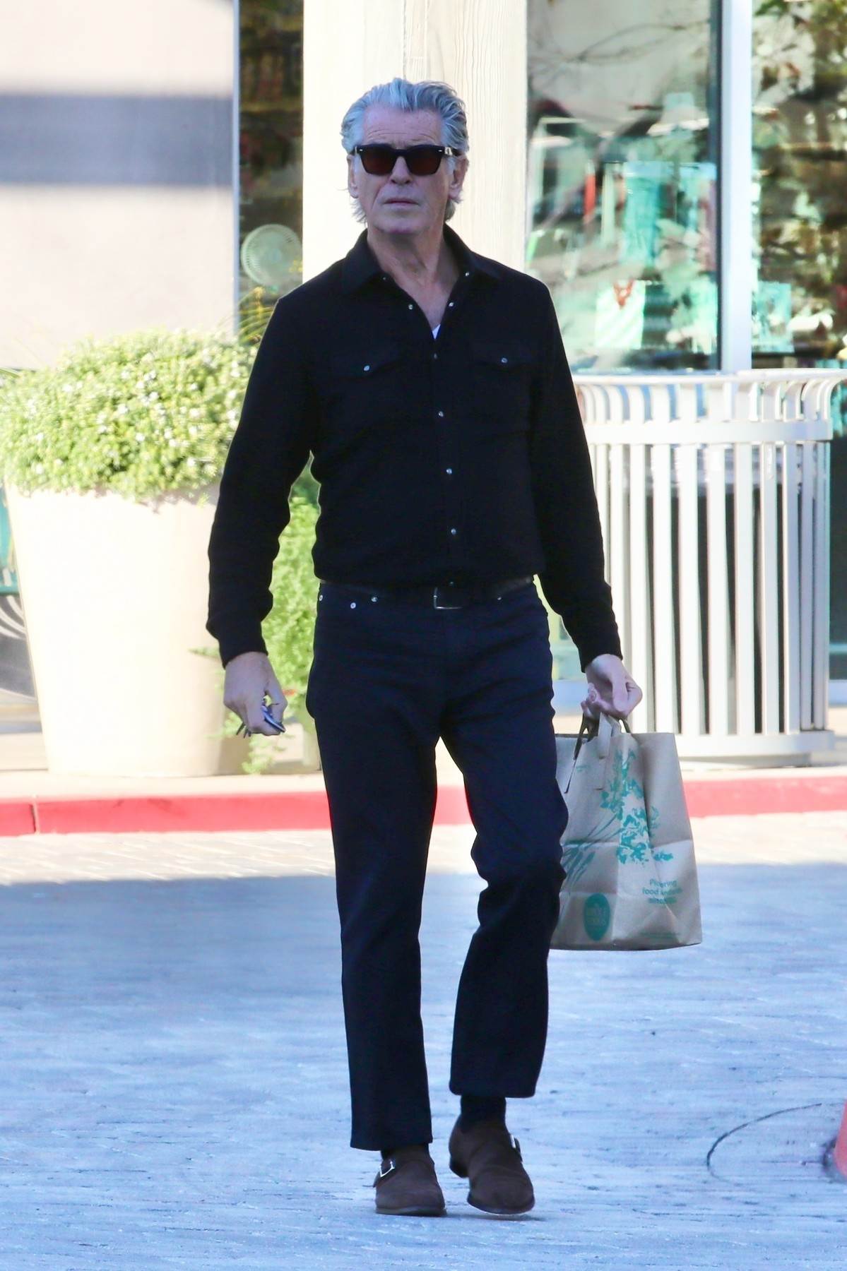 Pierce Brosnan u shoppingu.