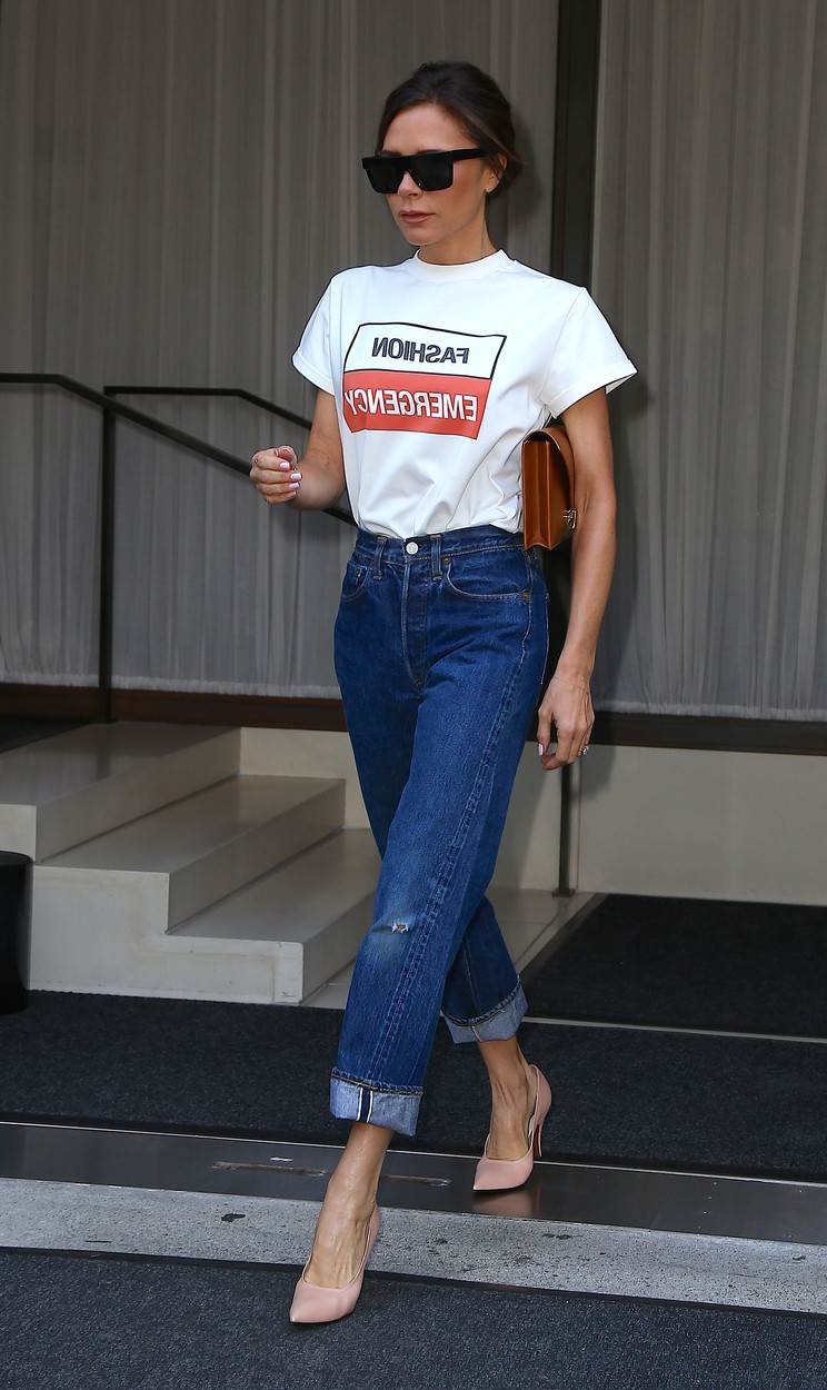 Victoria Beckham u mom jeans hlačama