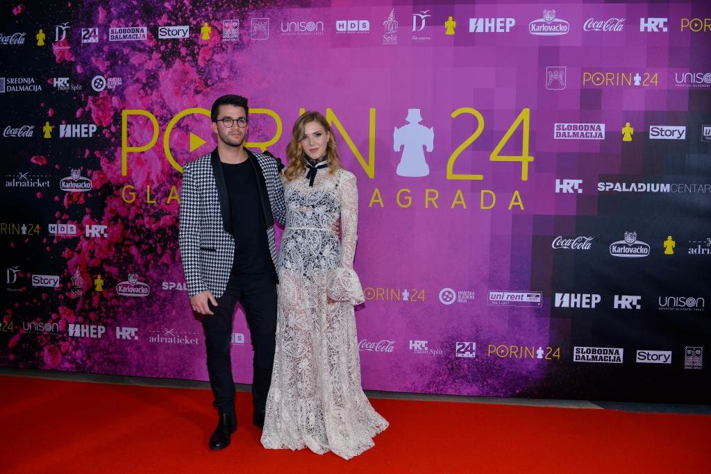 ŠTO SU POZNATI ODJENULI ZA PORIN Od elegantnih haljina do casual izdanja