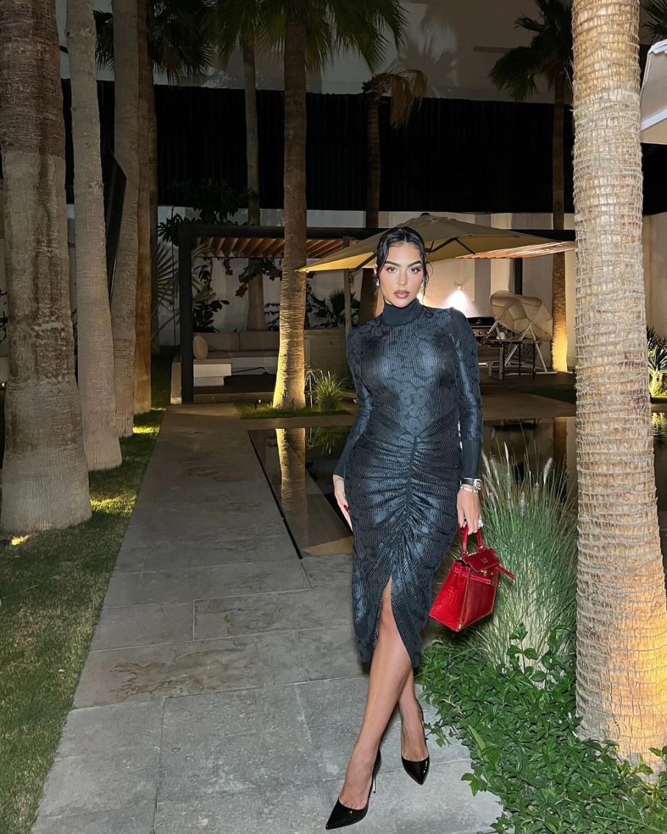 Georgina Rodriguez u vrucim hlacicama i mrežastima carapama u Veneciji