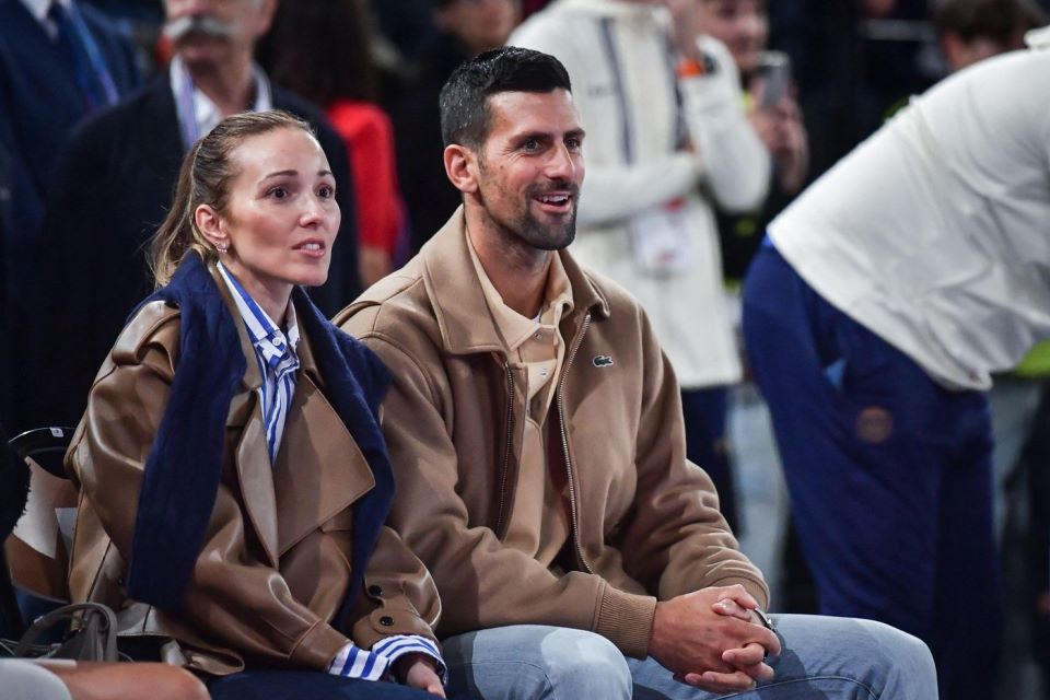 Jelena Ðokovic u kratkoj suknji i s ogrlicom od 8000 eura