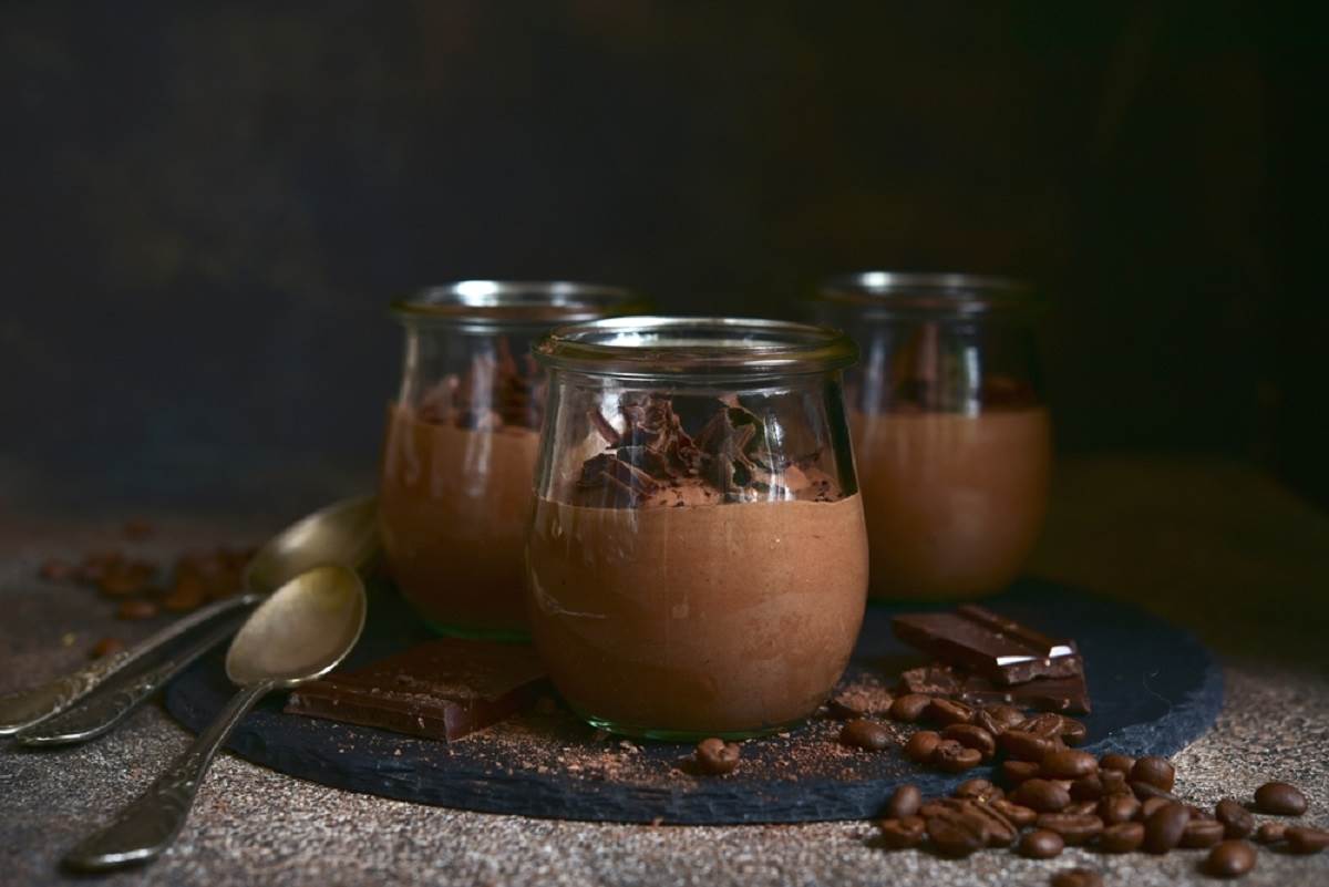 Mocha mousse - 2 savršeno kremasta deserta u boji 2025. godine