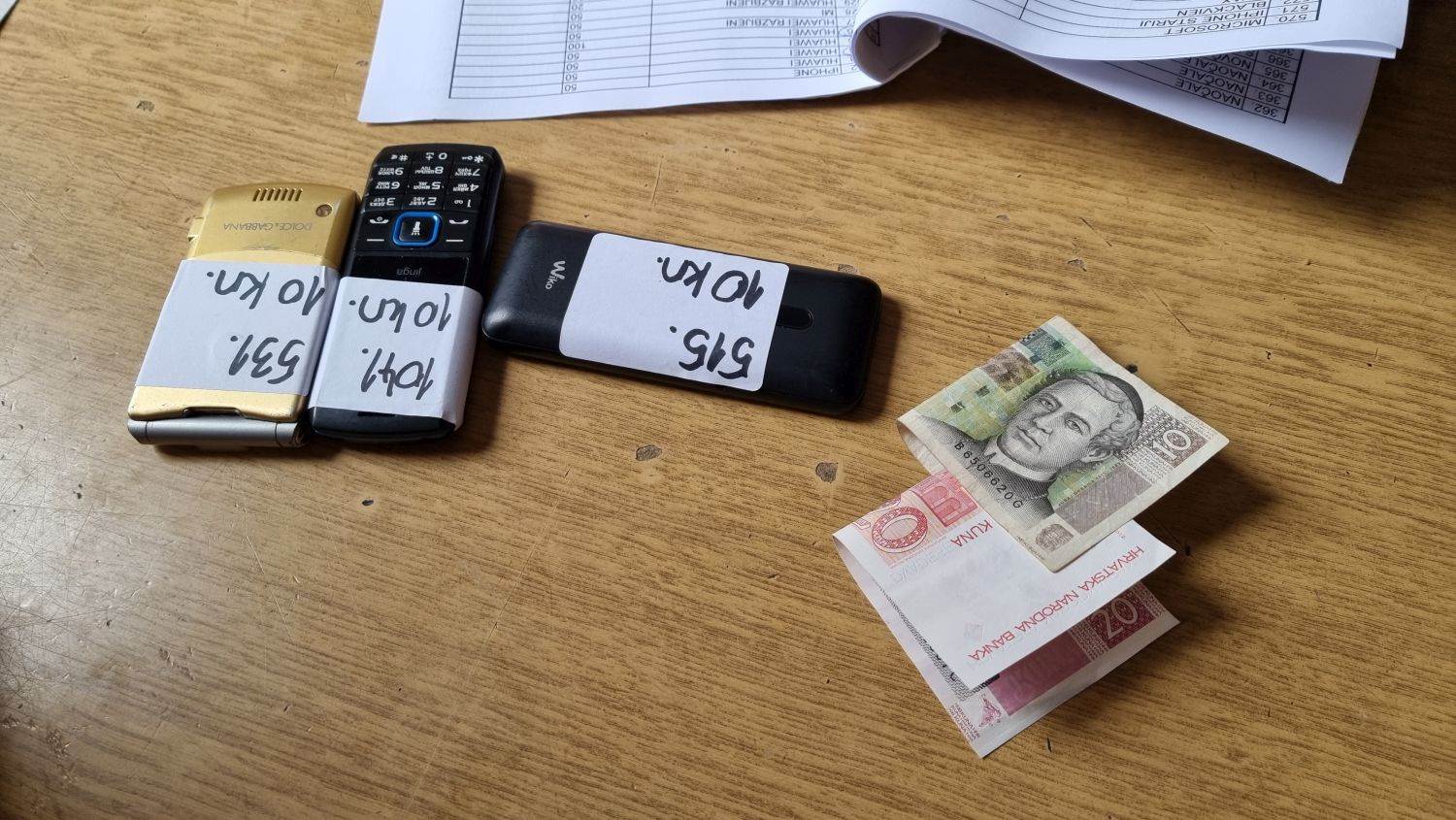 MOBITELI, BICIKLI, LAPTOPI, TORBE Bili smo na javnoj prodaji u policijskoj upravi Zagrebačkoj