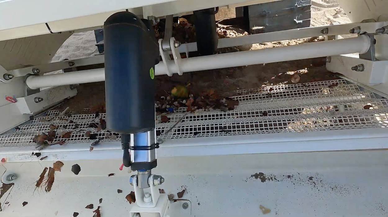 ROBOT ZA ČIŠĆENJE PLAŽE Dizajniran je za prikupljanje najmanjih komadića smeća