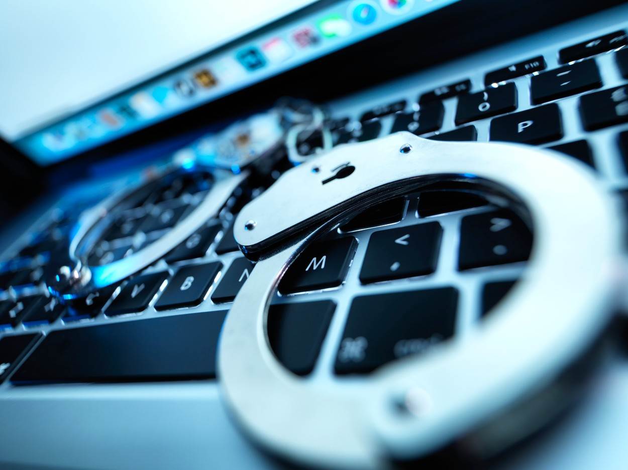 CYBER KRIMINAL Krađa identiteta i različita lažna predstavljanja