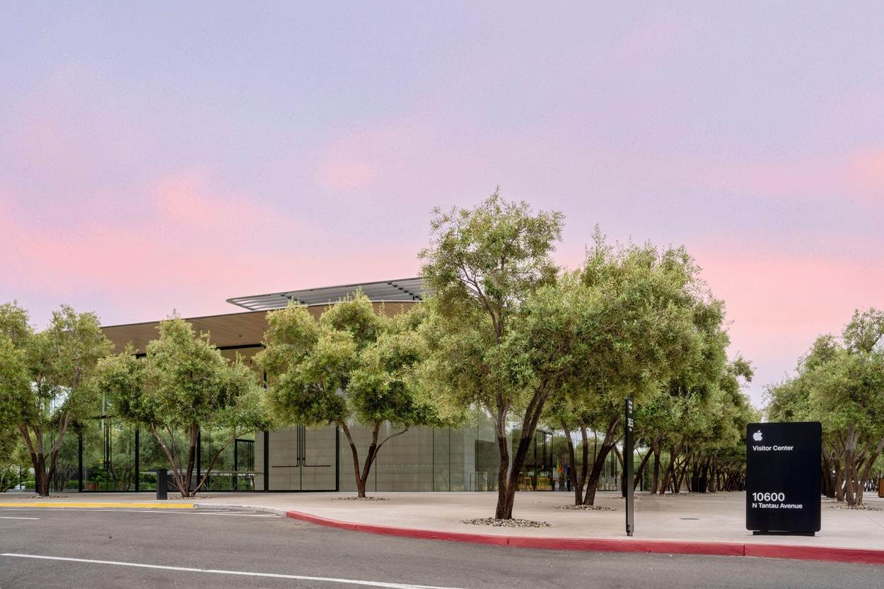 APPLE POTAKNUT REZULTATIMA IPHONEA: Prihodi ipak padaju