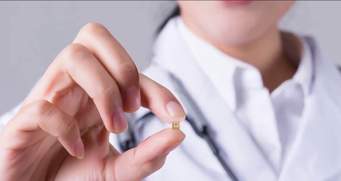 OVO JE PREJAKO! Nokti glume karticu prilikom plaćanja u trgovinama