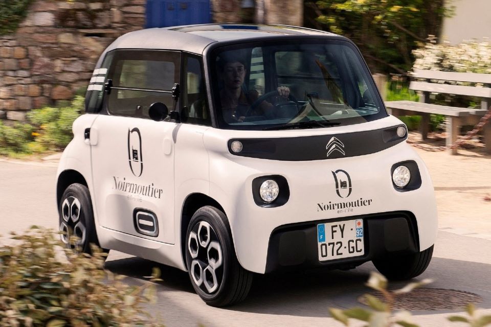 OVO JE ZAISTA MALEN AUTOMOBIL Za njega vam ne treba niti dozvola za vožnju