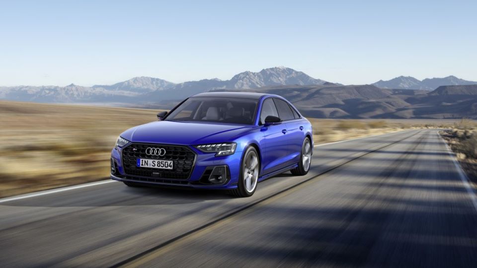 Audi S8 (1).jpg