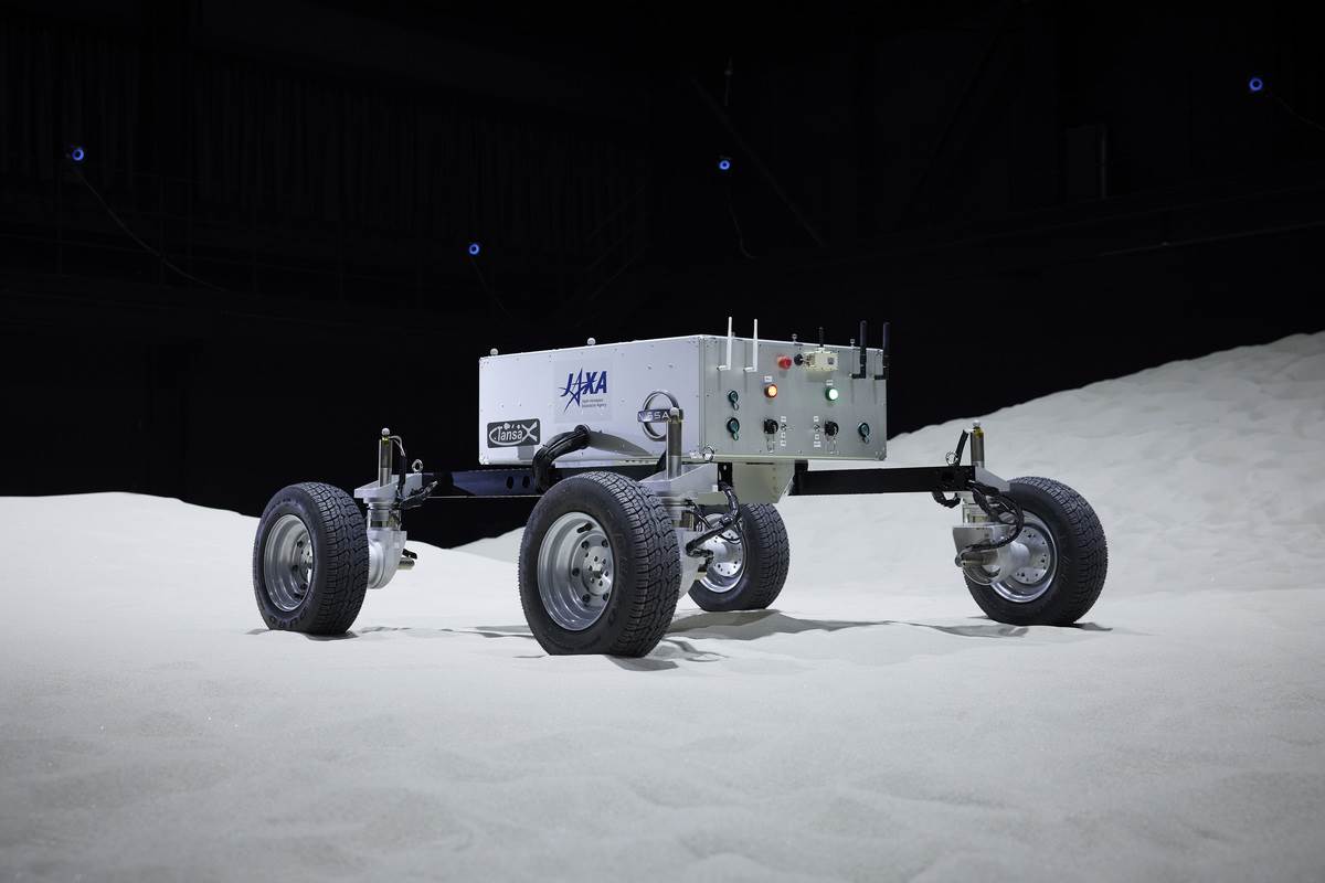 Nissan Moon rover (6).jpg