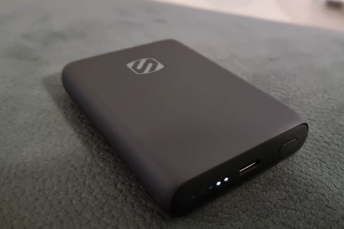 Scosche Magnetic Wireless Power Bank (10).jpg