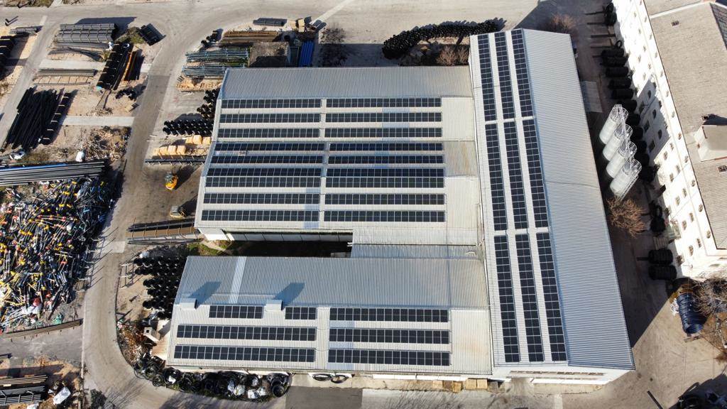 Fotonaponska elektrana Drnisplast.jpg