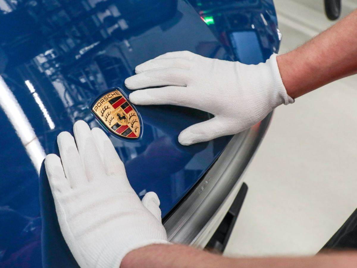 BLAGI PORAST PORSCHEOVIH ISPORUKA: Ali, Taycan je u padu