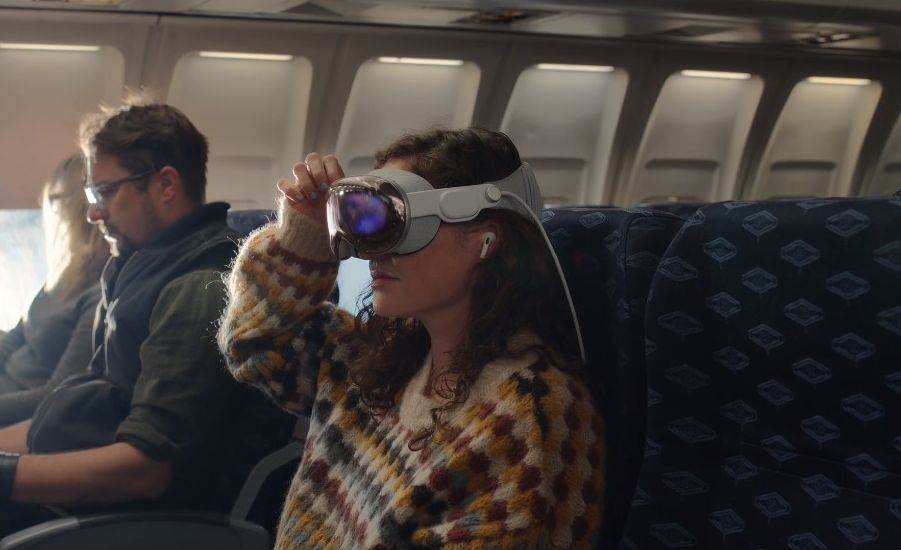 BAŠ SU IDIOTI: Ljudi se s Apple Vision Pro voze na Tesla Autopilotu