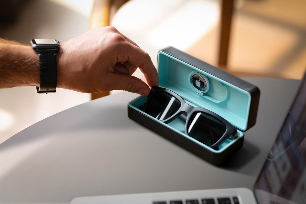 SUNČANE NAOČALE SUMRAK Nijanse se kontroliraju putem aplikacije