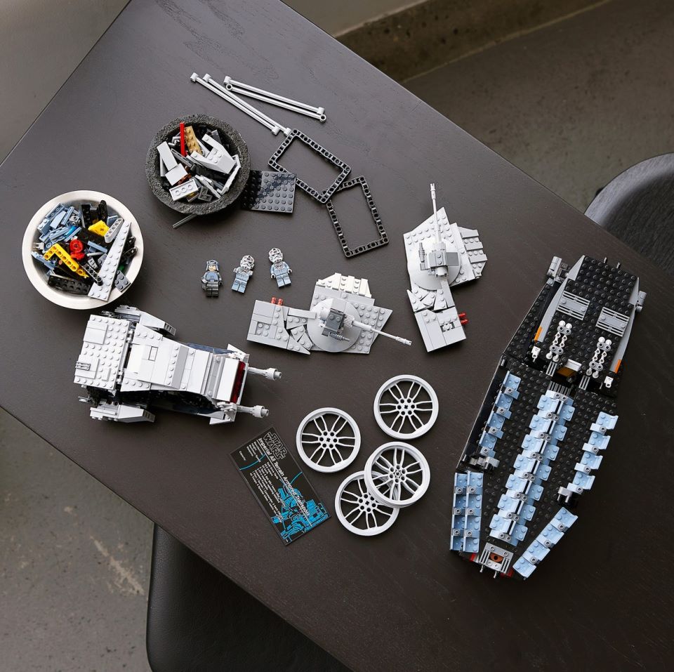 Lego Star Wars AT-AT (9).jpg