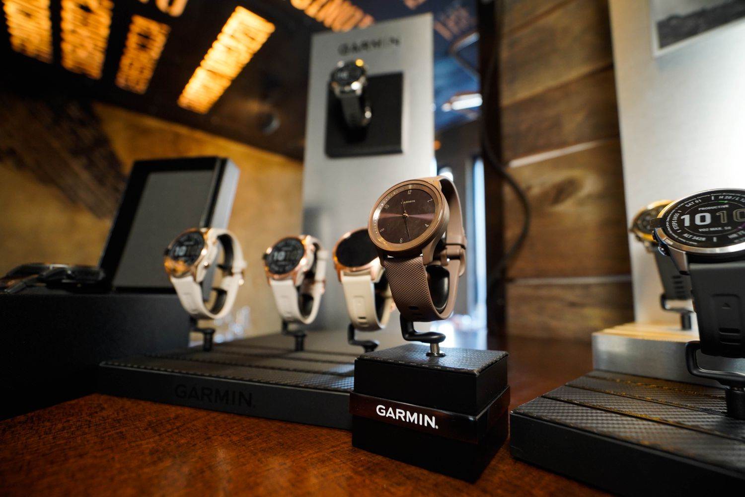 Garmin Vívomove Sport.jpg