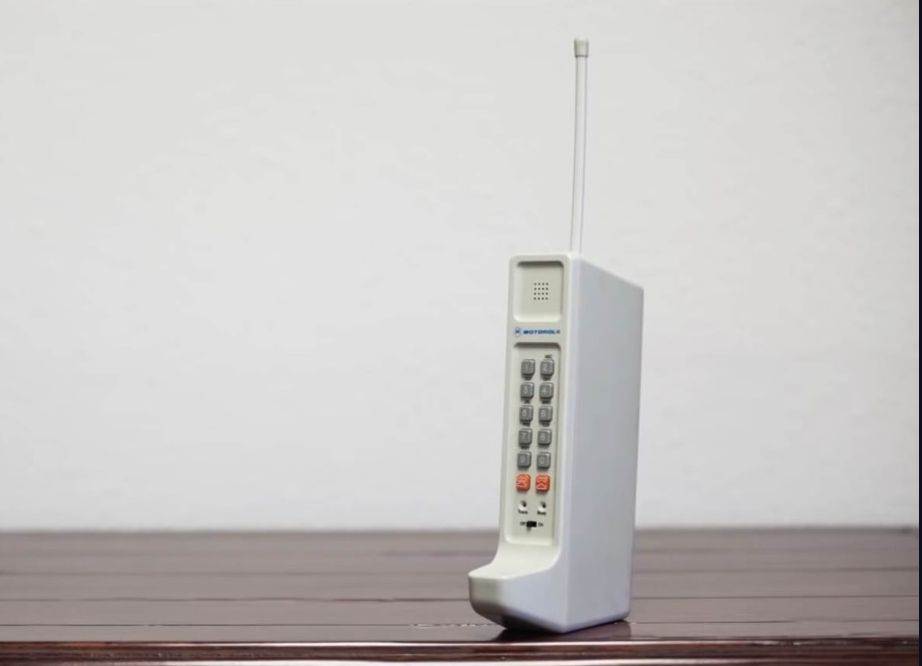 Motorola DynaTAC (1).jpg