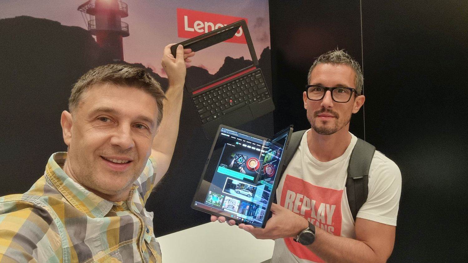 Lenovo ThinkPad X1 Fold, Krunoslav Ćosić i Marko Čavić, IFA 2022 Berlin.jpg