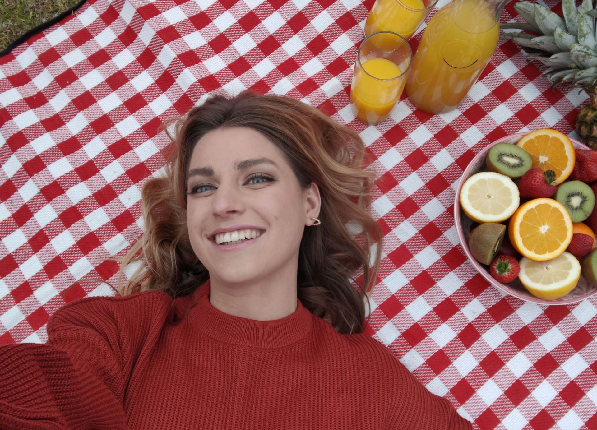 2022_MOTOROLA EDGE ULTRA_FRONTIER_ATL_GALLERY SHOOT_ROW_FRONT CAM_60MP SELFIE 3.jpg