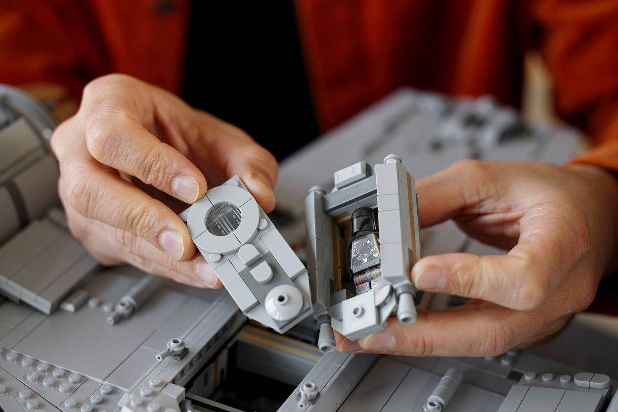 Star Wars The Razor Crest Lego (3).jpg