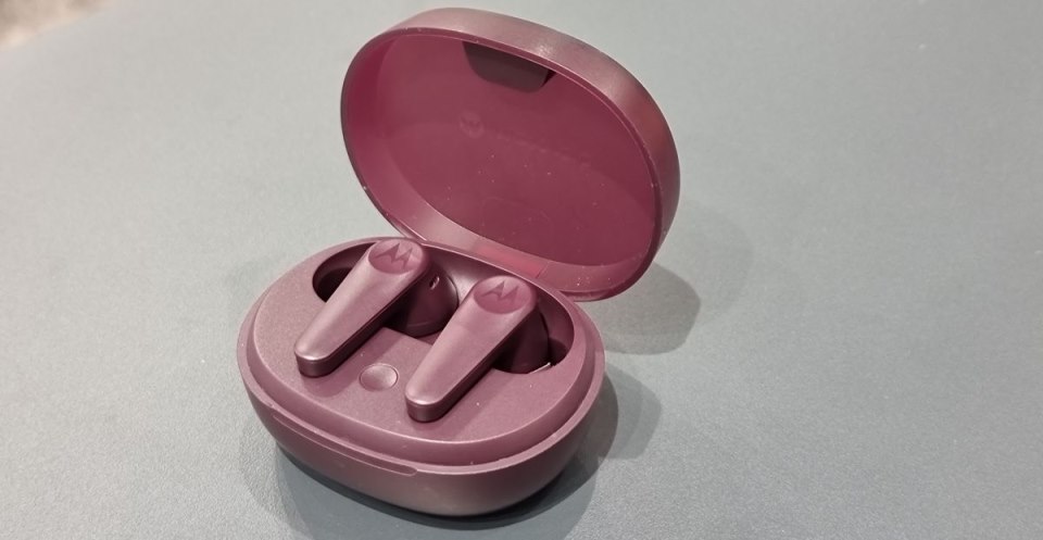 Motorola Moto Buds 600 ANC (2).jpg