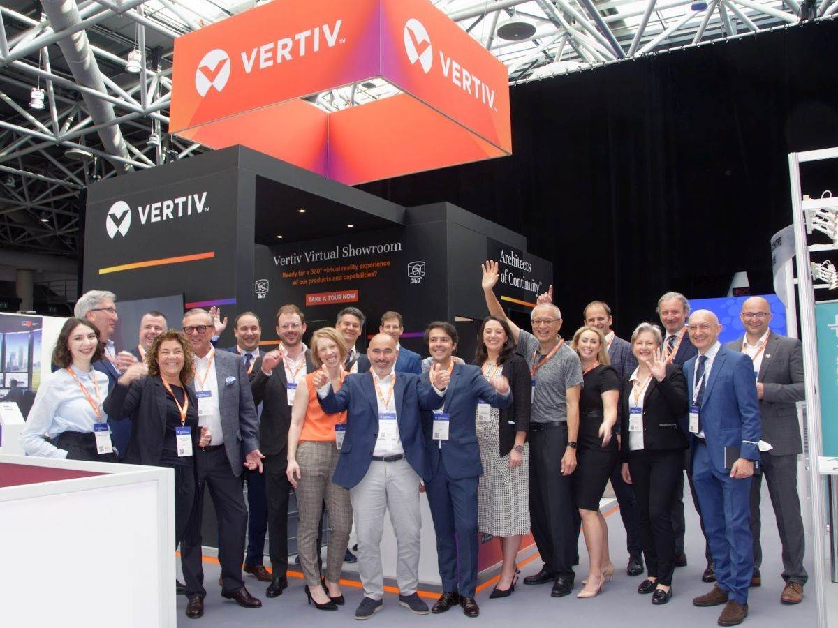 Vertiv team - Datacloud Global Congress 2022.jpg