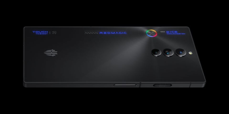 REDMAGIC-8S-PRO-Midnight-RGB-Gaming-Lights-On.jpg