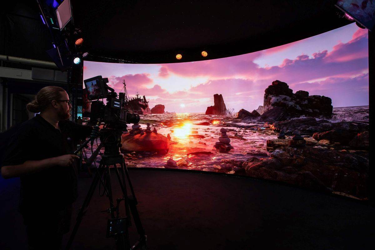 Samsung The Wall  (1).jpg