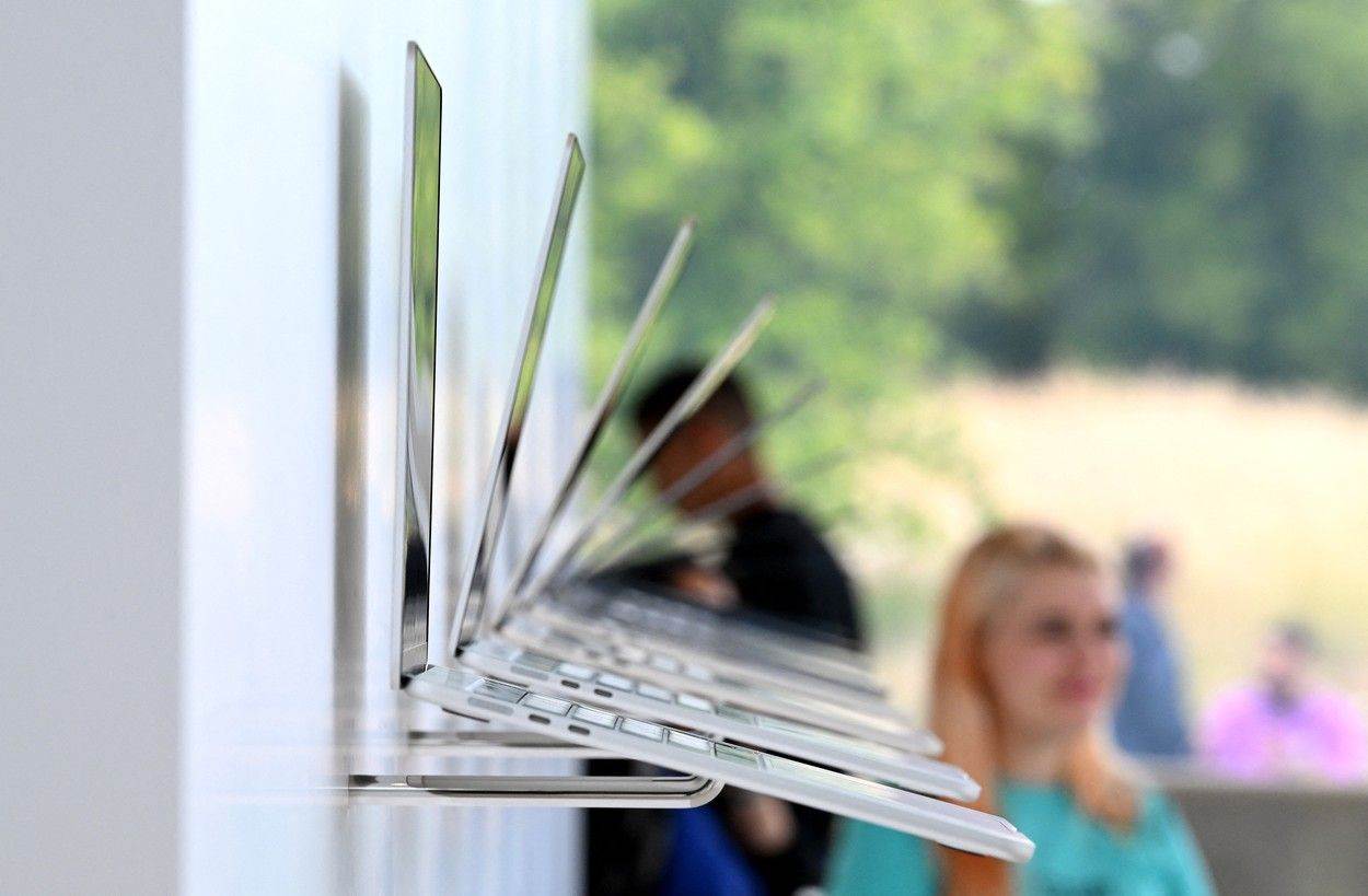 Apple MacBook Pro.jpg