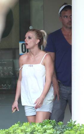 Britney se vraća starim navikama 